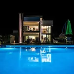 Villa Luxury Deluxe With Heated Pool In Istria *