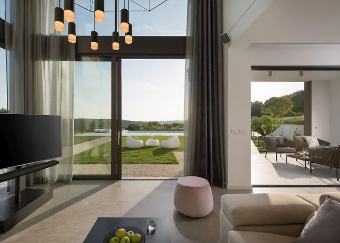 Luxury Villa Deluxe Pula With Heated Pool In Istria *