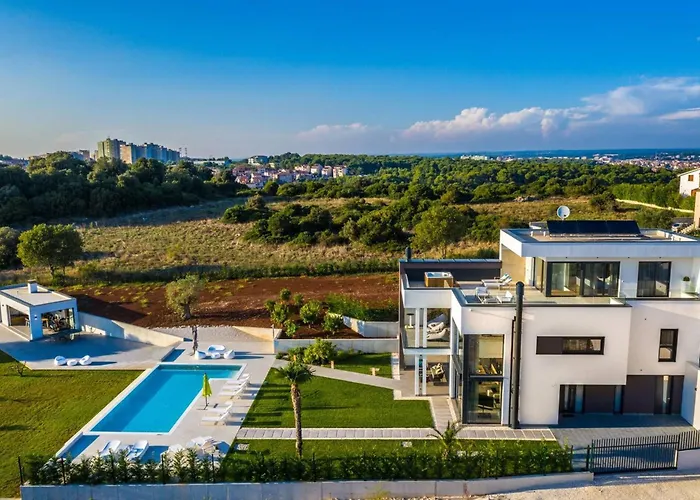 Villa Luxury Villa Deluxe Pula With Heated Pool In Istria Pula