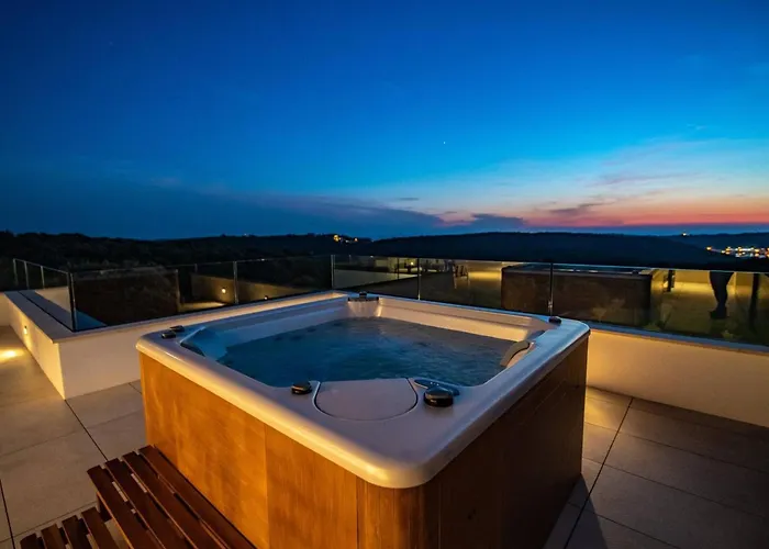 Luxury Villa Deluxe Pula With Heated Pool In Istria