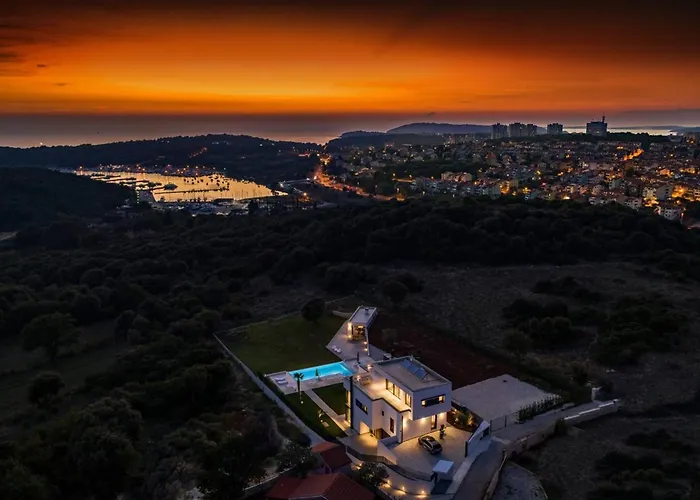 Luxury Villa Deluxe Pula With Heated Pool In Istria Villa Pula