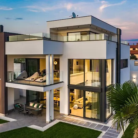 Luxury Deluxe With Heated Pool In Istria Pula