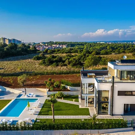 Vila Luxury Deluxe With Heated Pool In Istria Pula