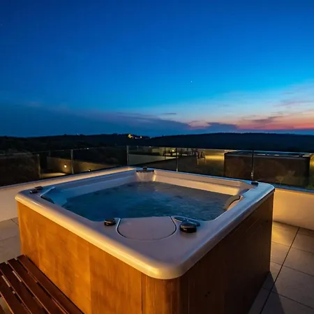 Luxury Deluxe With Heated Pool In Istria