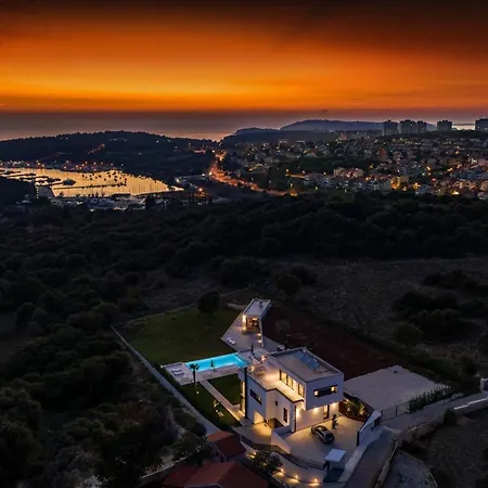 Luxury Deluxe With Heated Pool In Istria Vila Pula